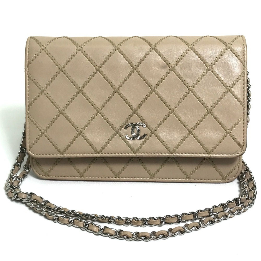 CHANEL Authentic Cream Wallet